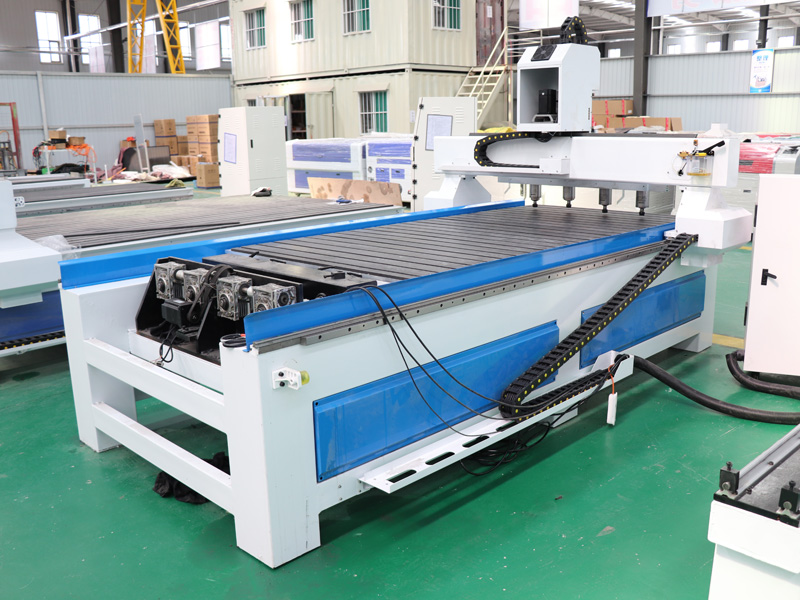 多頭3D四軸旋轉(zhuǎn)數(shù)控木工雕刻機 多頭3D四軸旋轉(zhuǎn)數(shù)控木工雕刻機