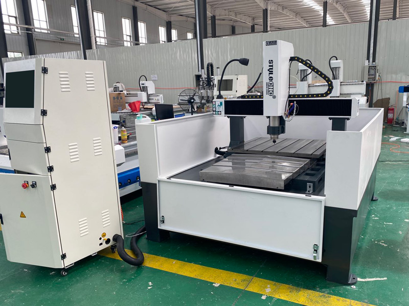 小型數控銑床，用于金屬銑削、雕刻和鉆孔