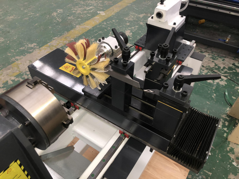 小型數(shù)控木工車床，可加工碗、盤、花瓶、杯子