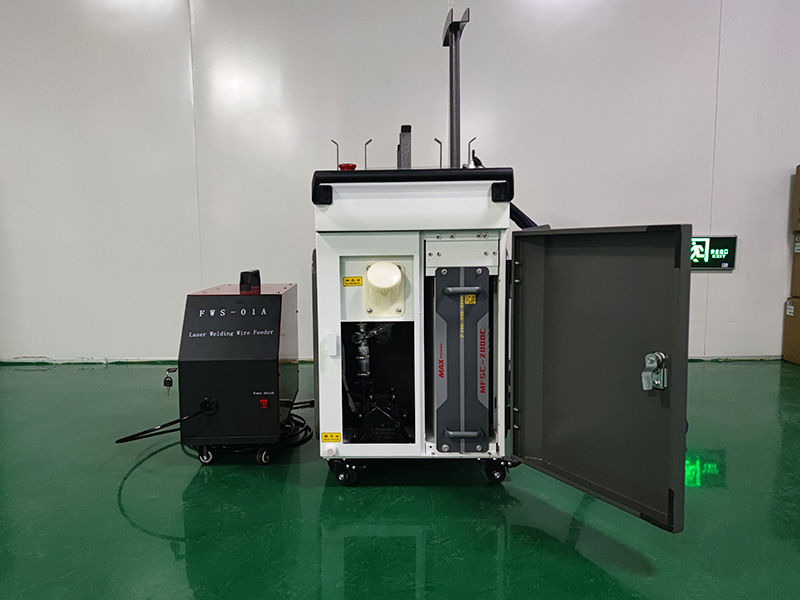 三合一手持式激光焊接、清洗、切割機 三合一手持式激光焊接、清洗、切割機