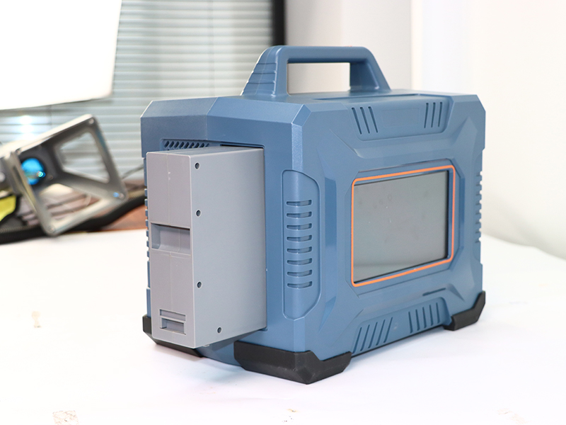 電池供電的便攜式手持光纖激光雕刻機