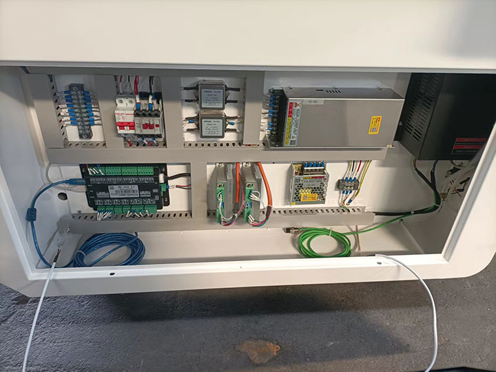 業(yè)余愛好激光切割機的控制箱和電源 業(yè)余愛好激光切割機的控制箱和電源