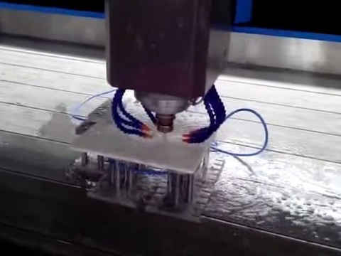 石材自動換刀數(shù)控雕刻機(jī)，用于臺面切割、邊緣拋光