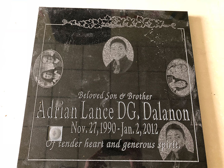 多用途石材數控機用于墓碑、紀念石和墓碑工程 多用途石材數控機用于墓碑、紀念石和墓碑工程