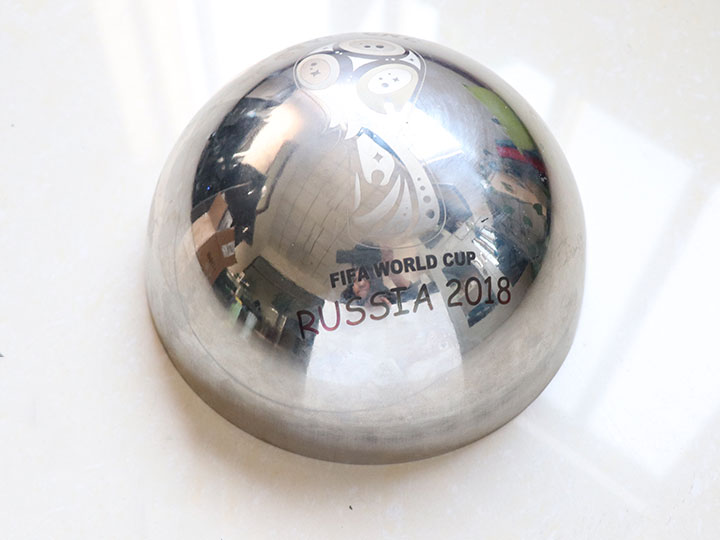 半球形鋼標刻 FIFA 世界杯徽標 半球形鋼標刻 FIFA 世界杯徽標