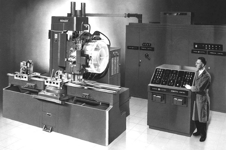 第一臺數控木工雕刻機