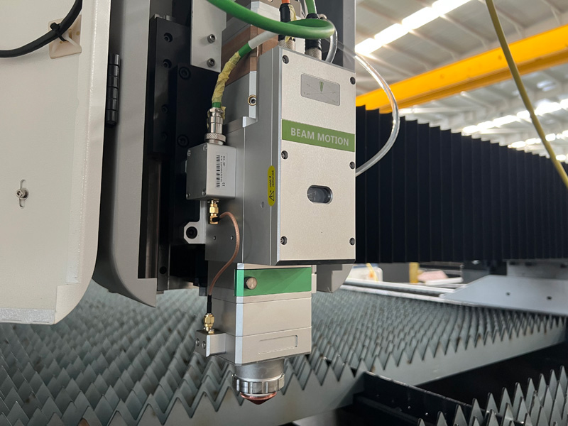 數(shù)控光纖激光鈑金切割機(jī)出售