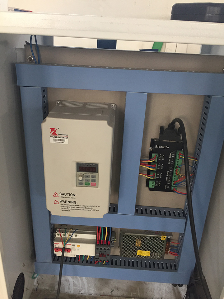 鋁數(shù)控銑床 真空泵 鋁數(shù)控銑床 真空泵