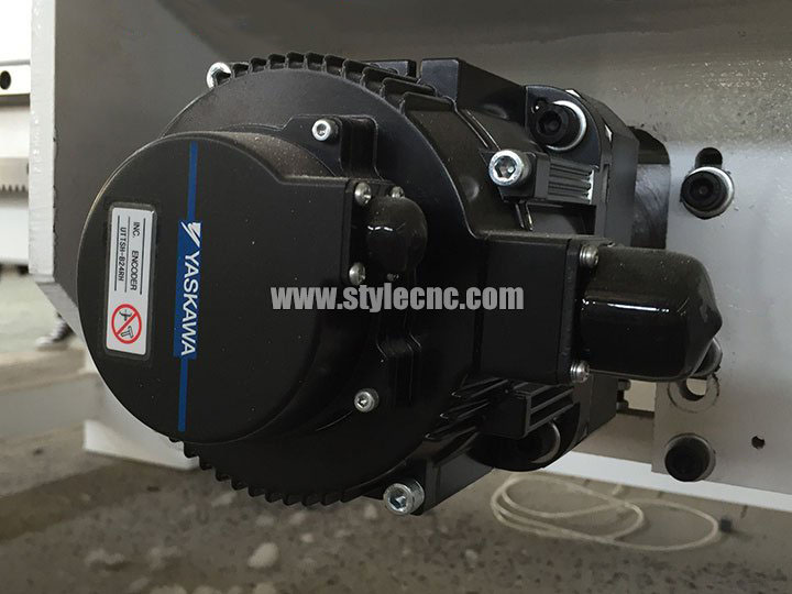 安川伺服電機(jī)用于自動(dòng)數(shù)控套料加工中心 安川伺服電機(jī)用于自動(dòng)數(shù)控套料加工中心