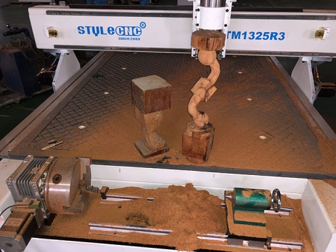 帶旋轉工作臺的四軸數控雕刻機1325