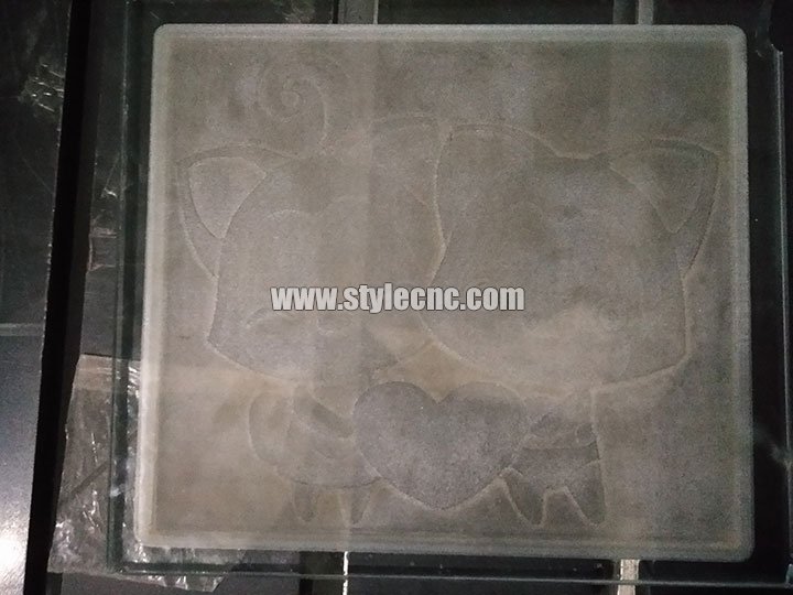 用于玻璃雕刻項目的數控雕刻機 用于玻璃雕刻項目的數控雕刻機