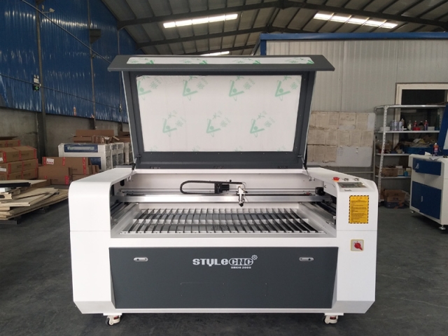 STJ1390數控激光雕刻切割機巴基斯坦