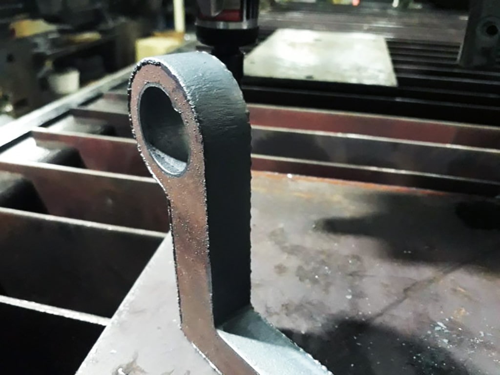 數控等離子切割舊金屬零件