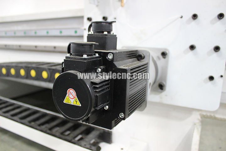 四通數控加工中心安川伺服電機 四通數控加工中心安川伺服電機