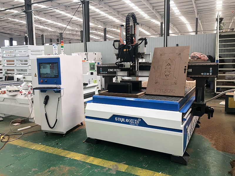 價格實惠的數控木工雕刻機，適用于門制作項目