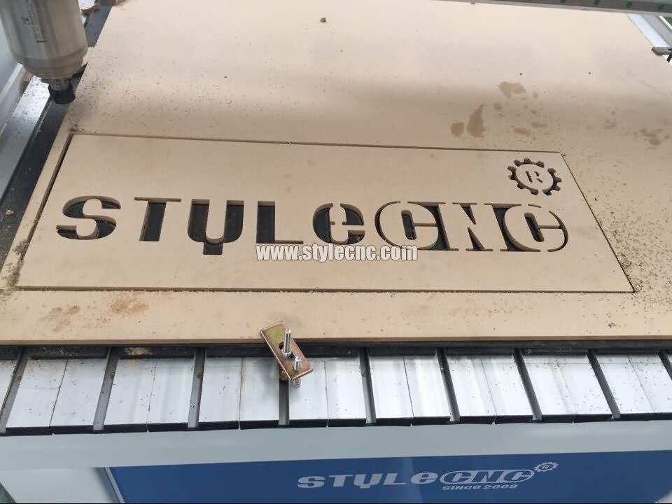 數控雕刻機用于木標牌雕刻項目