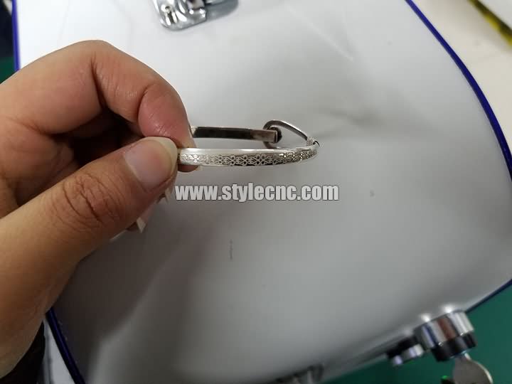 3D光纖激光雕刻機用于銀手鏈