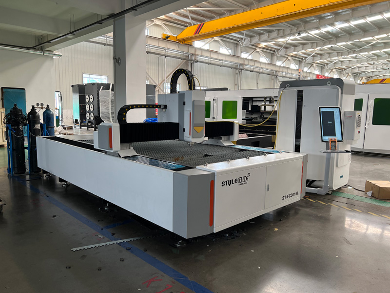 數(shù)控光纖激光鈑金切割機(jī)出售