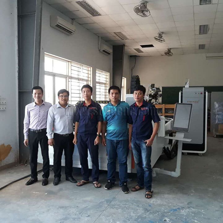 越南用于學(xué)校教育的激光金屬切割機(jī) 越南用于學(xué)校教育的激光金屬切割機(jī)