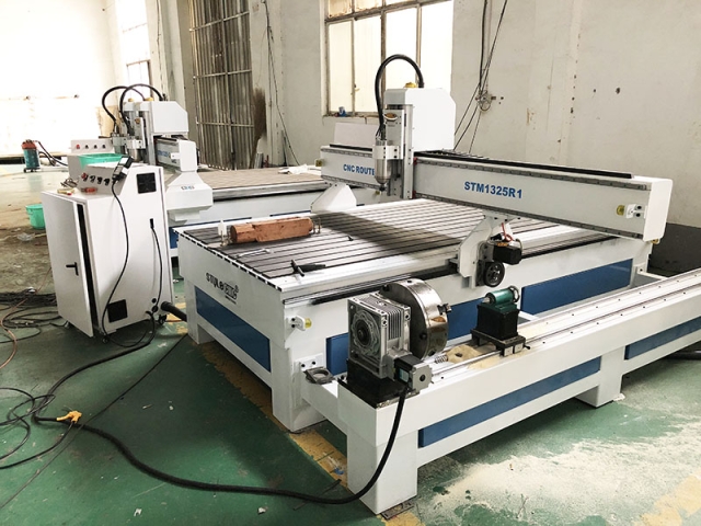 英國一款超棒的旋轉(zhuǎn)四軸數(shù)控雕刻機(jī)