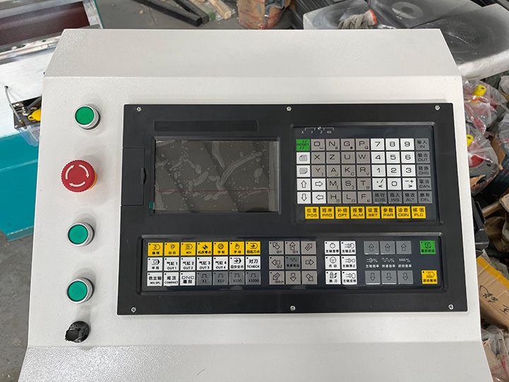 自動送料多功能數(shù)控木工車床