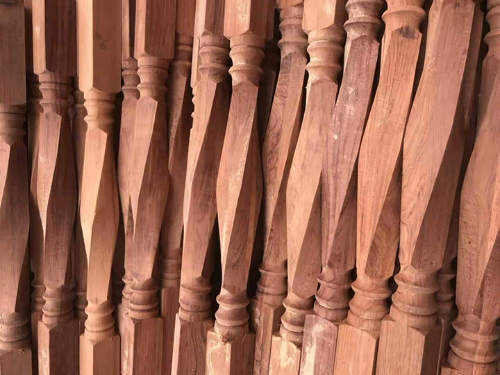 數(shù)控木工車床制作的椅腿