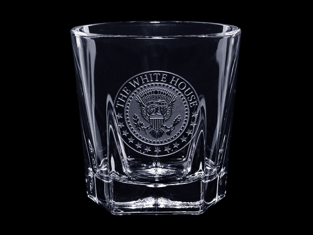 用于 DIY 酒杯的紫外激光雕刻機