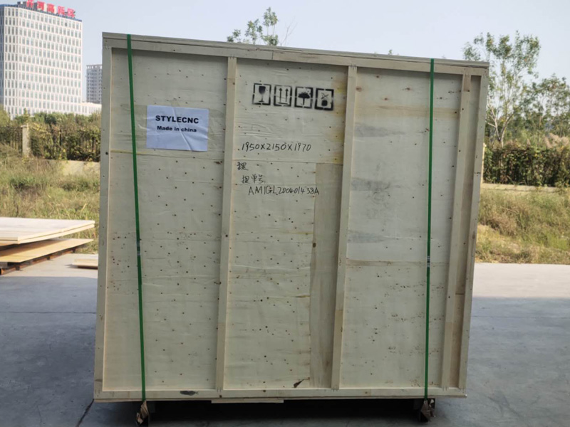 包裝 4x4 小型數控雕刻機 STG1212 帶 4 個主軸 包裝 4x4 小型數控雕刻機 STG1212 帶 4 個主軸