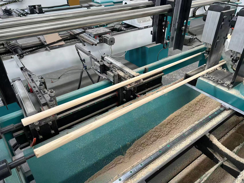 雙主軸數控車床用于制作木制臺球桿