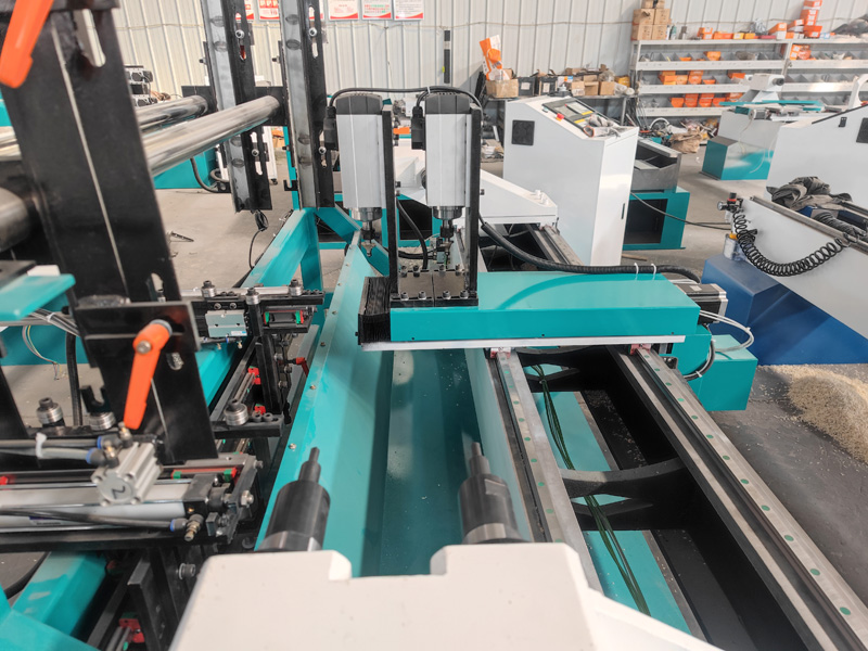 雙主軸數控車床用于制作木制臺球桿