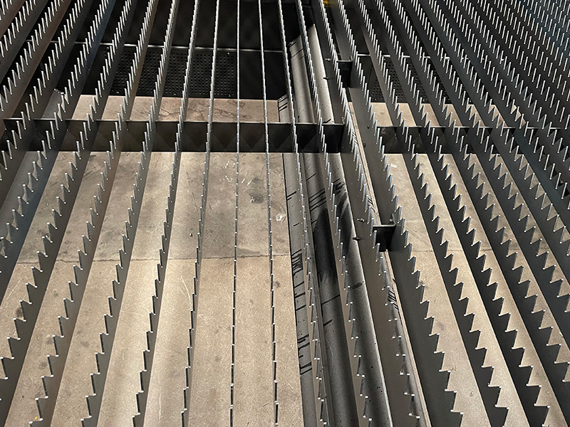 鋸齒刀片切割平臺 鋸齒刀片切割平臺