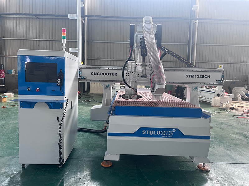 4x8 木工數控銑床1325帶直線自動換刀裝置 4x8 木工數控銑床1325帶直線自動換刀裝置