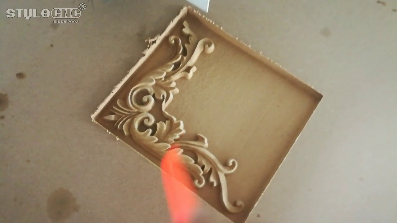 4x8數(shù)控木工雕刻機(jī)3D使用真空吸盤進(jìn)行浮雕