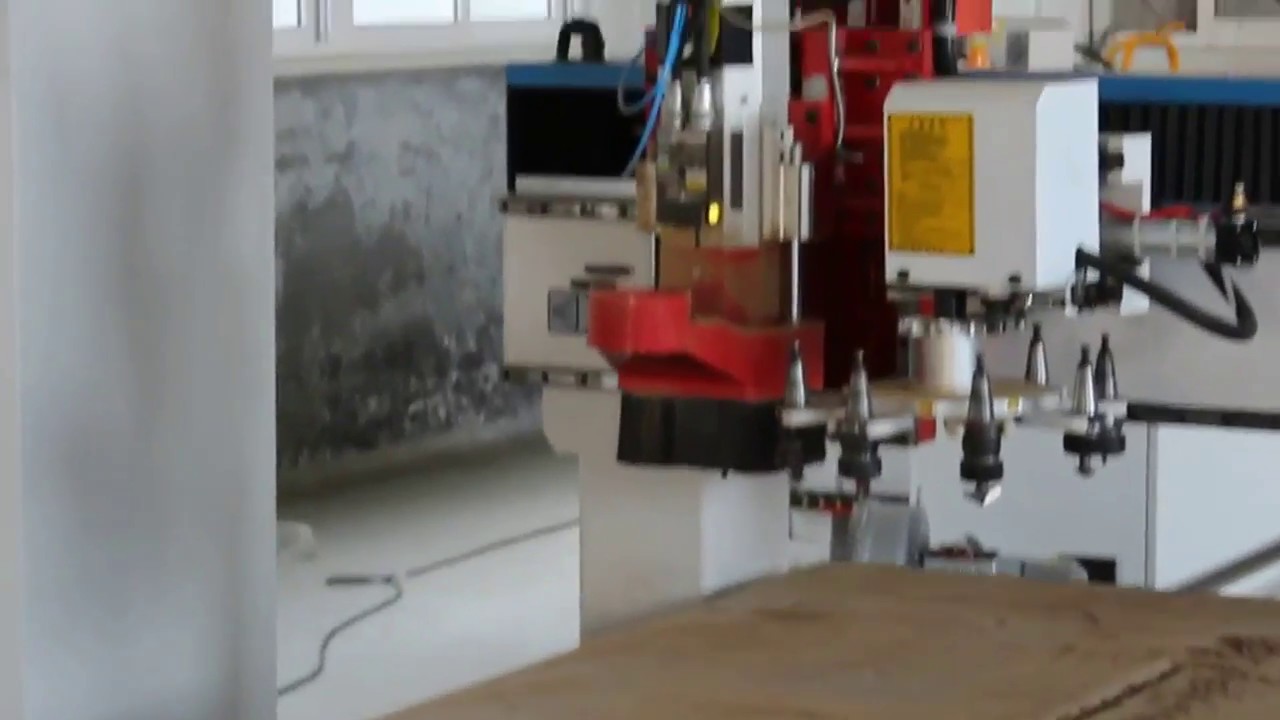 移動工作臺數控雕刻機,帶旋轉自動換刀裝置 移動工作臺數控雕刻機,帶旋轉自動換刀裝置